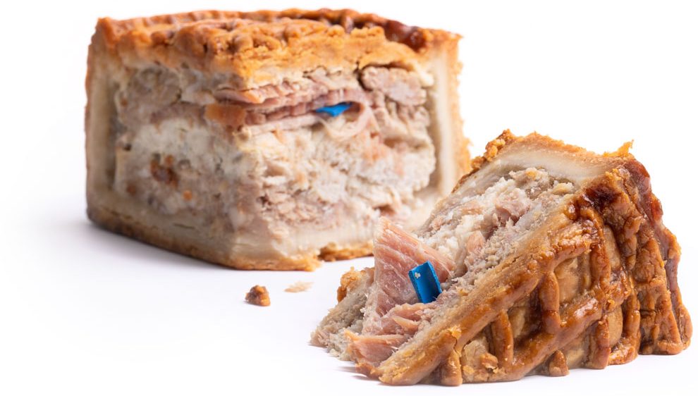 pie containing plastic foreign body contaminants
